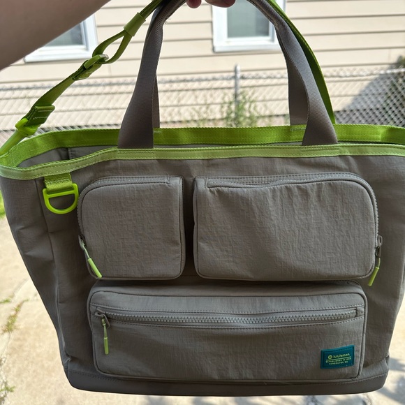 LULULEMON MULTI POCKET TOTE - Picture 8 of 8